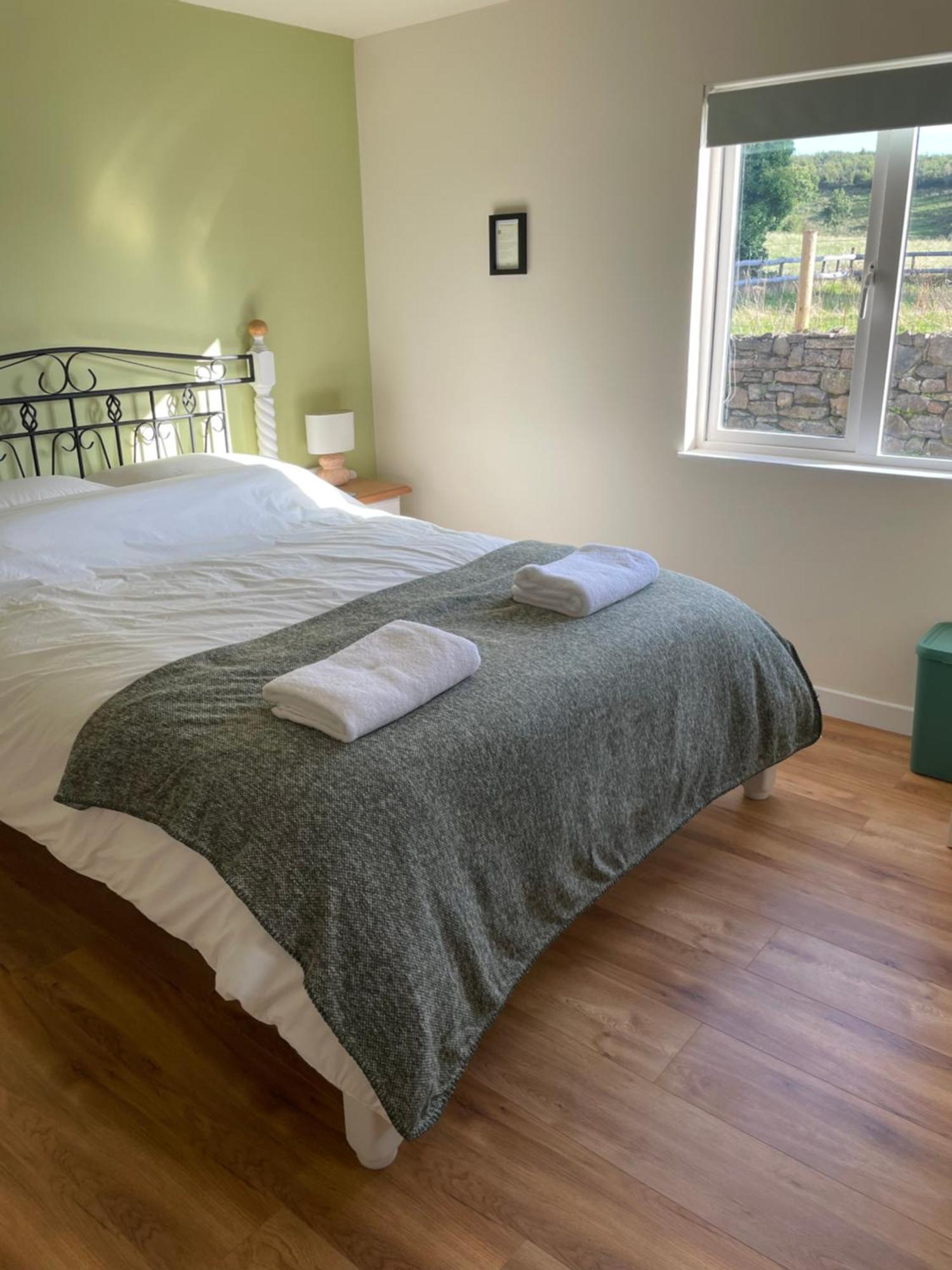 Mccaffertys Apartment Dromahair ภายนอก รูปภาพ