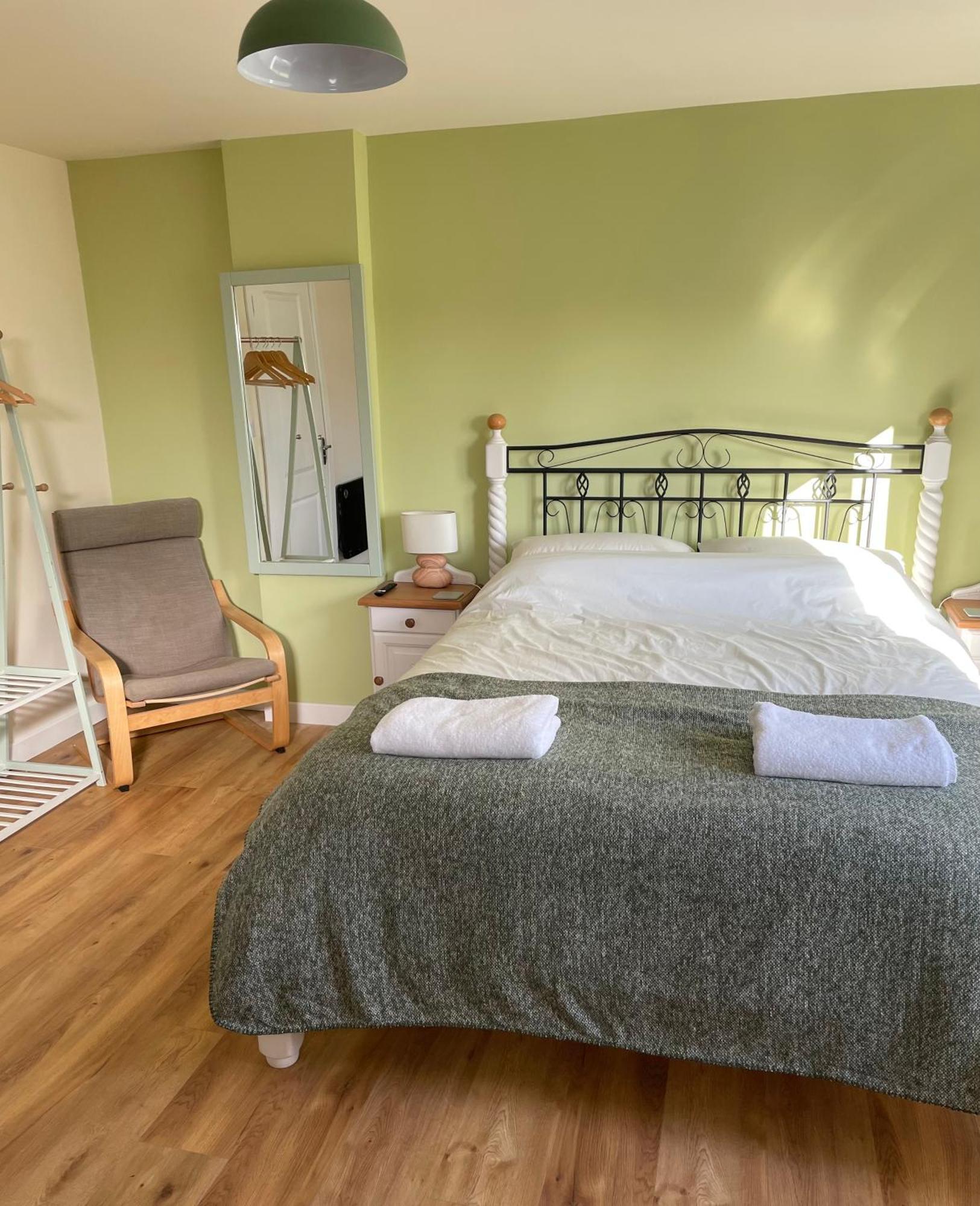 Mccaffertys Apartment Dromahair ภายนอก รูปภาพ
